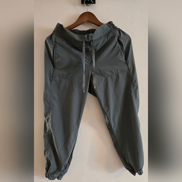 Apana brand. Size small/medium. Green. 3/4 cropped joggers. Elastic drawstring - Picture 11 of 12